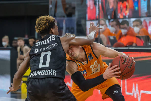 场以稳健的 场以稳健的